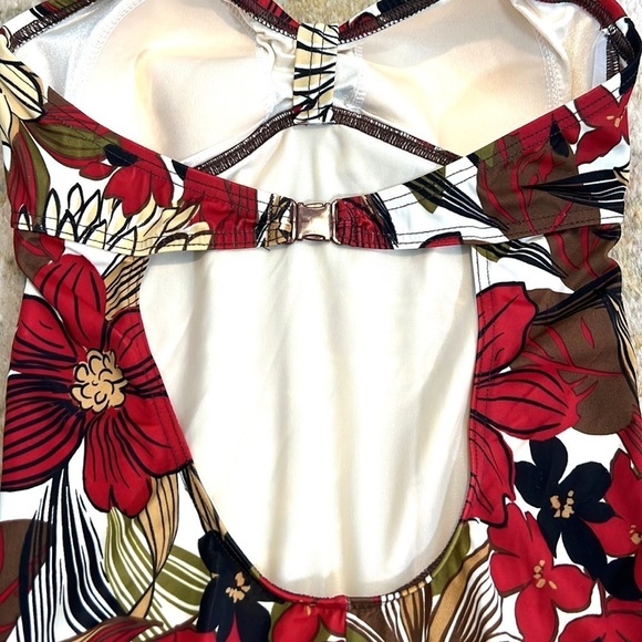 ⭐️Silhouette Solutions,What a Gorgeous Suit, Strapless, Secure Back Strap,Size 8 - Picture 7 of 9